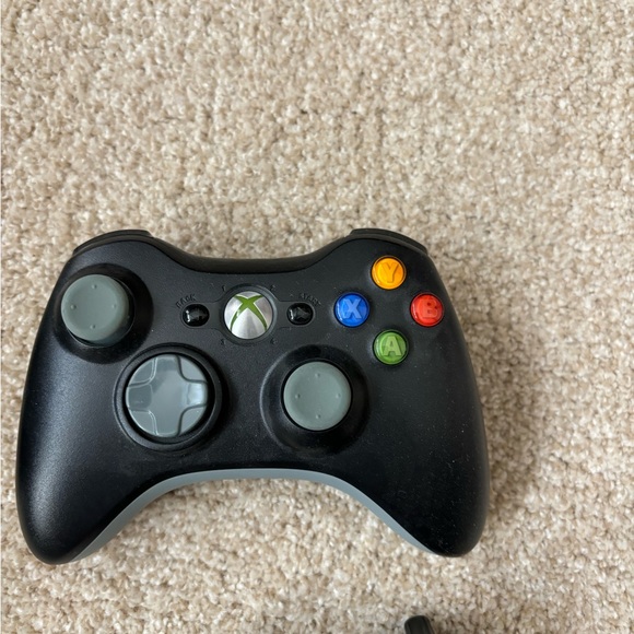 Set of four Xbox controllers, great condition. - Picture 4 of 5